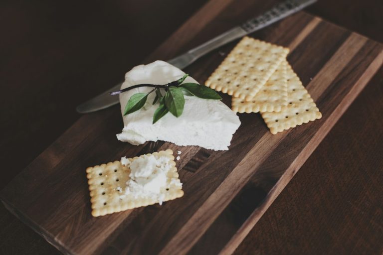 Brânza de Capră Calorii | Beneficiile și Aportul Nutrițional