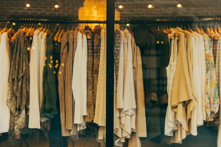 Cum să îți creezi ținute trendy și confortabile pentru sezonul rece
