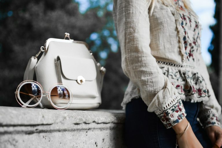 Cele mai inspiraționale outfit-uri de street style de la celebrități și influenceri