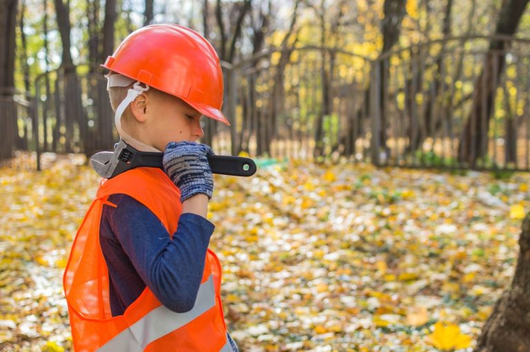 Ghidul complet pentru îngrijirea și întreținerea hainelor tale pentru o durată lungă de viață