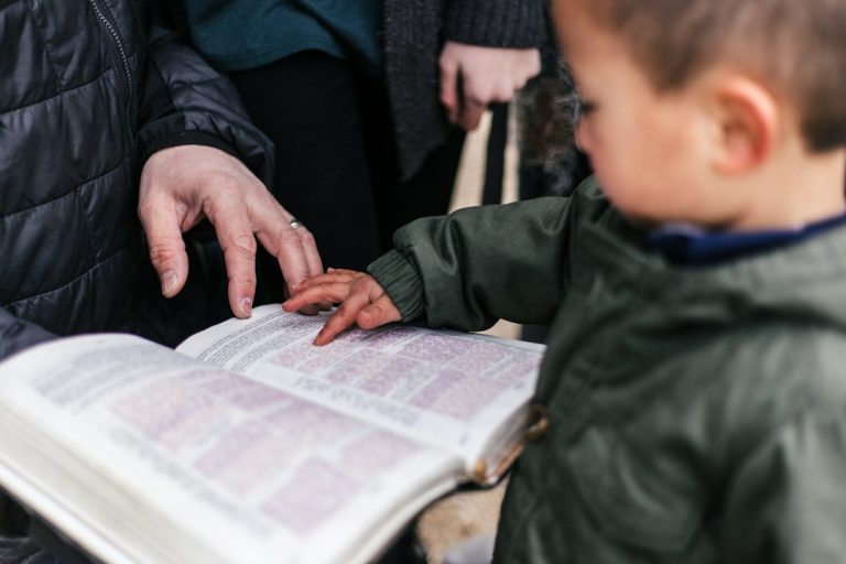 Cum să îți ajuți copiii să își dezvolte încrederea în sine și stima de sine