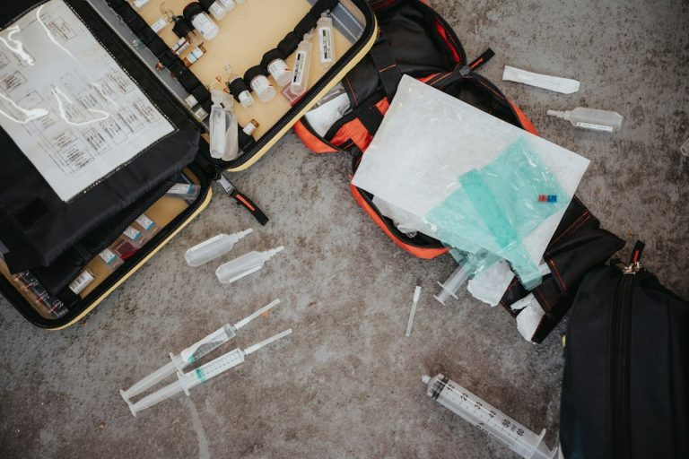Cum să îți prepari un kit de prim ajutor naturist acasă