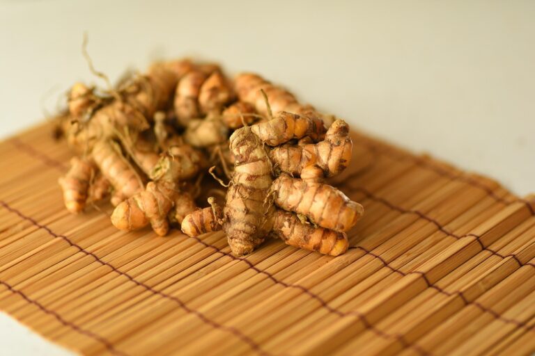 Proprietățile antiinflamatorii ale turmericului și cum să îl incluzi în alimentație